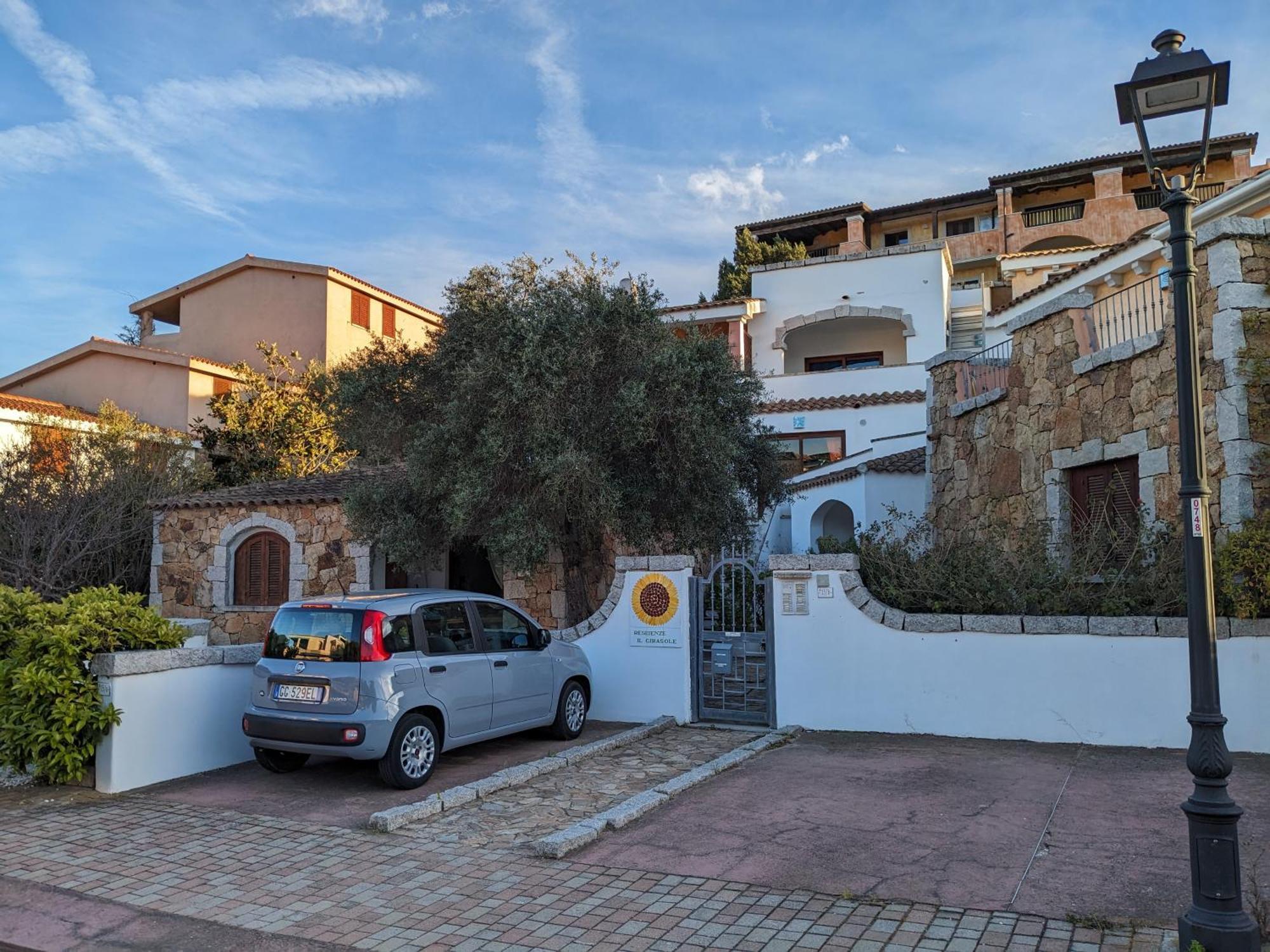 Aparthotel Residenze Il Girasole Golfo Aranci Esterno foto